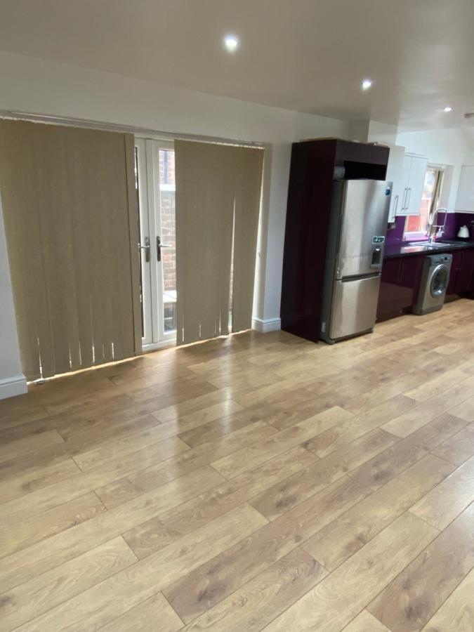Big Room Rusholme With Tv And Private Bathroom-Parking&Wifi Manchester Luaran gambar